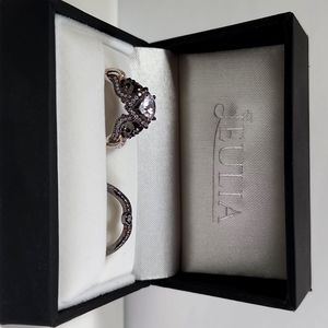 Jeulia Two Tone Roubd Cut Sterling Silver Skull Ring Set